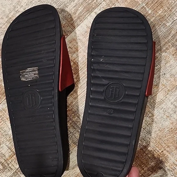 Tommy Hilfiger Red and Black Slides - Picture 5 of 5